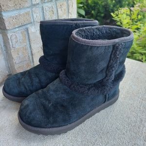 UGG Hadley II girl's boots😃😃😃 SIZE 4